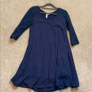Navy tunic with lace sleeves